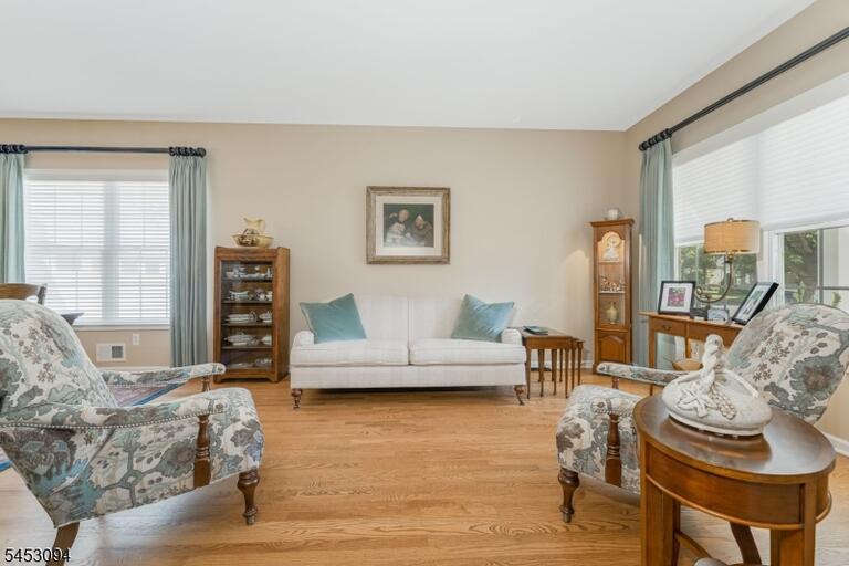 Property listing MLS 4048552 photo 10
