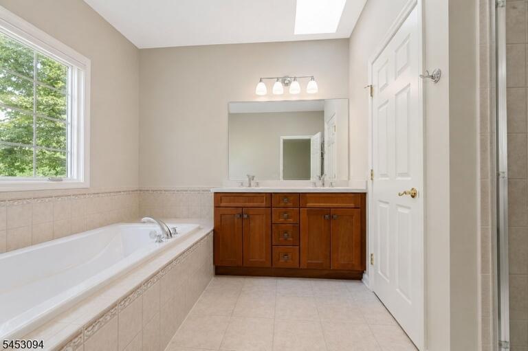 Property listing MLS 4048552 photo 28