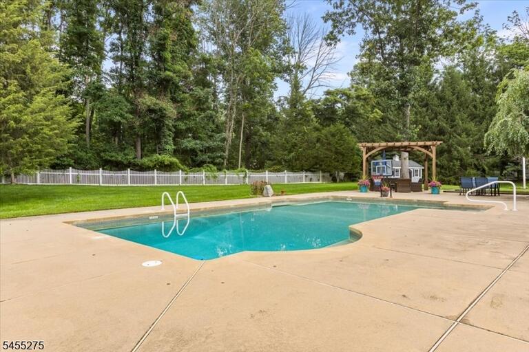 Property listing MLS 4048561 photo 41