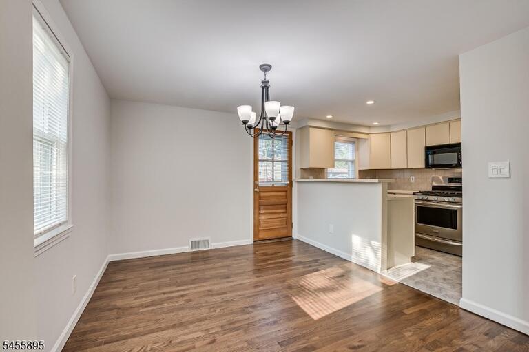 Property listing MLS 4048595 photo 17
