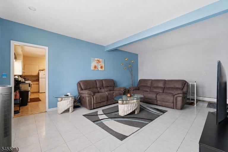 Property listing MLS 4048599 photo 4