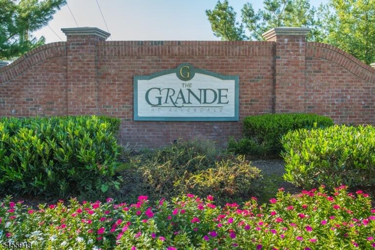 Property listing MLS 4048601 photo 12