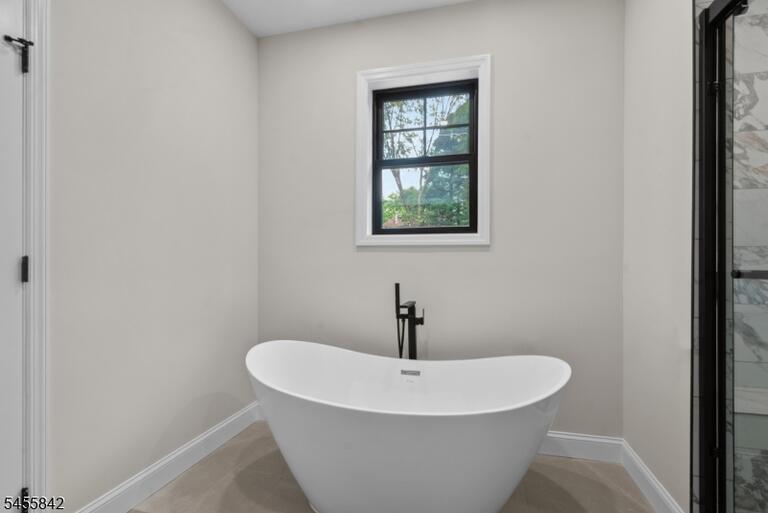 Property listing MLS 4048609 photo 24