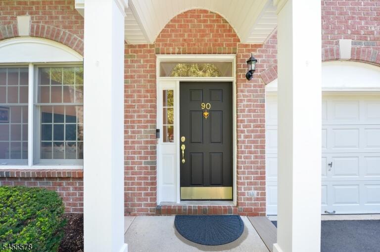 Property listing MLS 4048617 photo 1