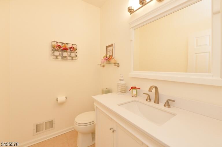 Property listing MLS 4048617 photo 17