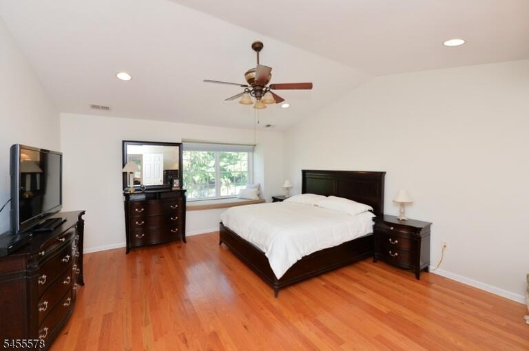 Property listing MLS 4048617 photo 19