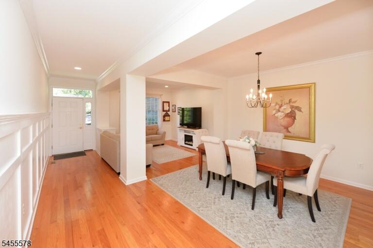 Property listing MLS 4048617 photo 3