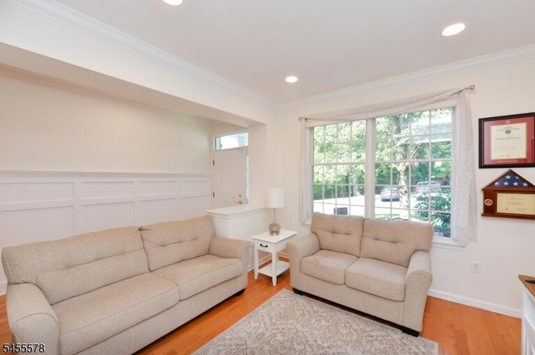 Property listing MLS 4048617 photo 4