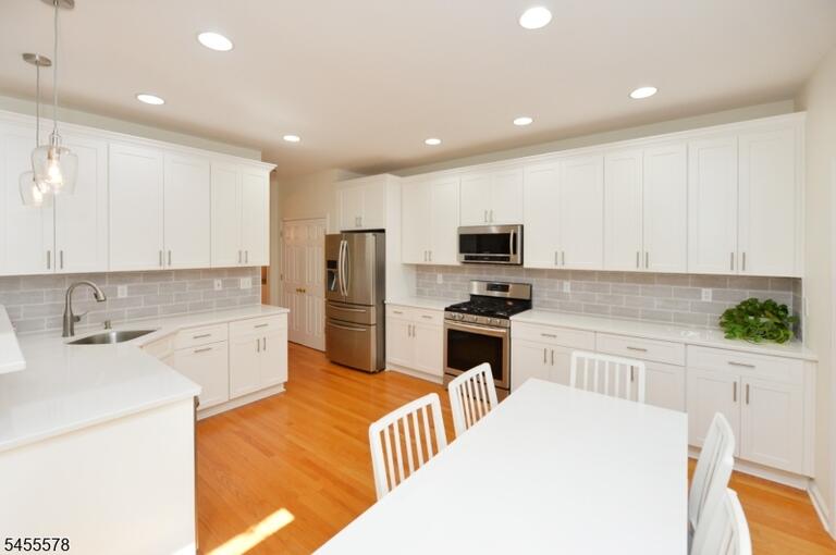 Property listing MLS 4048617 photo 7
