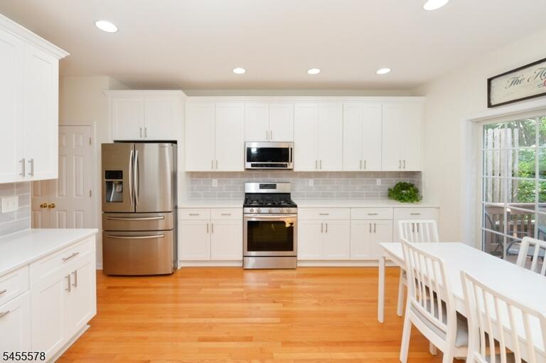 Property listing MLS 4048617 photo 9
