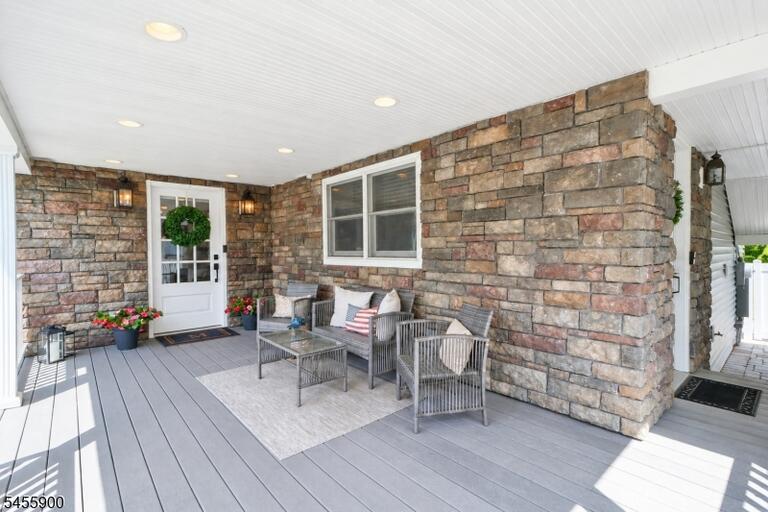 Property listing MLS 4048618 photo 4