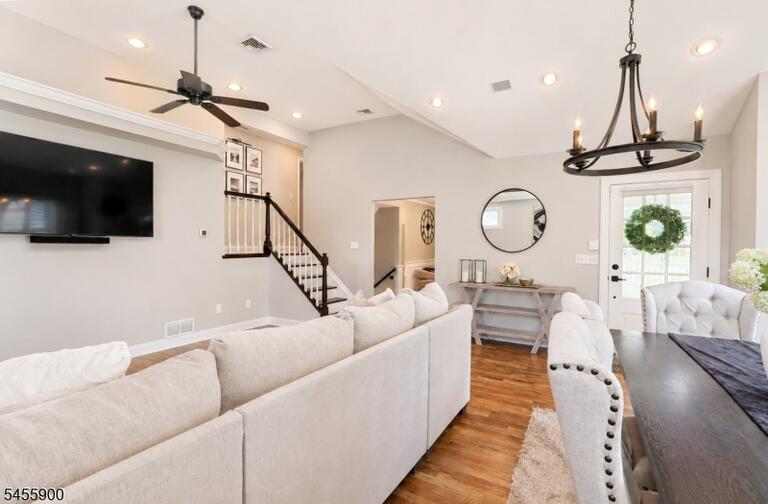 Property listing MLS 4048618 photo 7