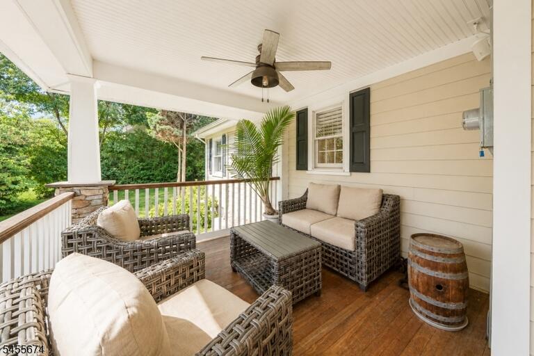 Property listing MLS 4048624 photo 9