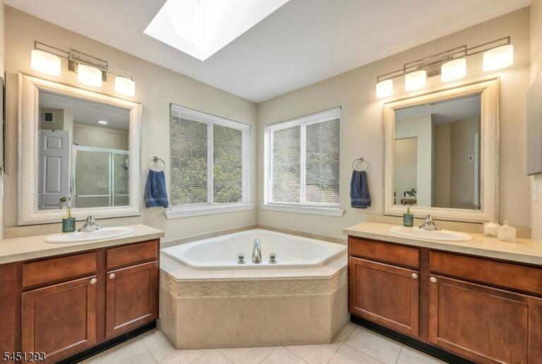 Property listing MLS 4048626 photo 23