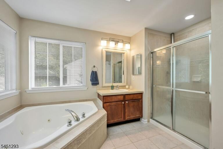 Property listing MLS 4048626 photo 24