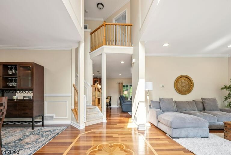 Property listing MLS 4048626 photo 3