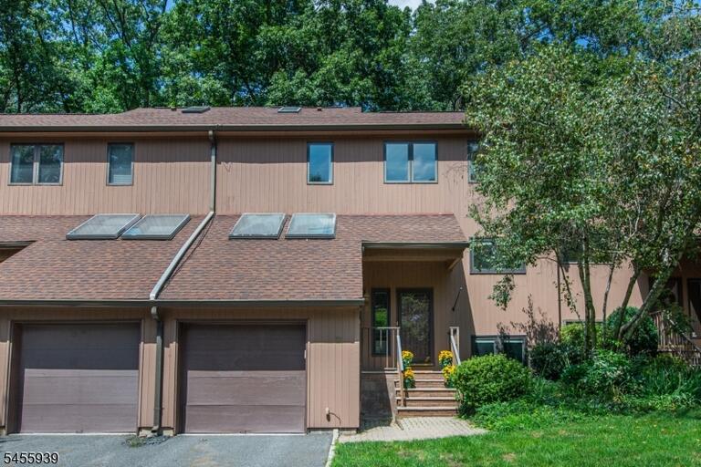 Property listing MLS 4048630 photo 1
