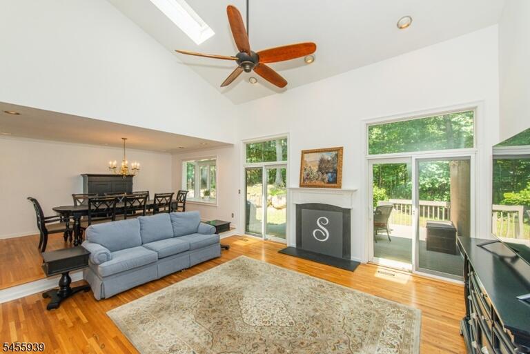 Property listing MLS 4048630 photo 11