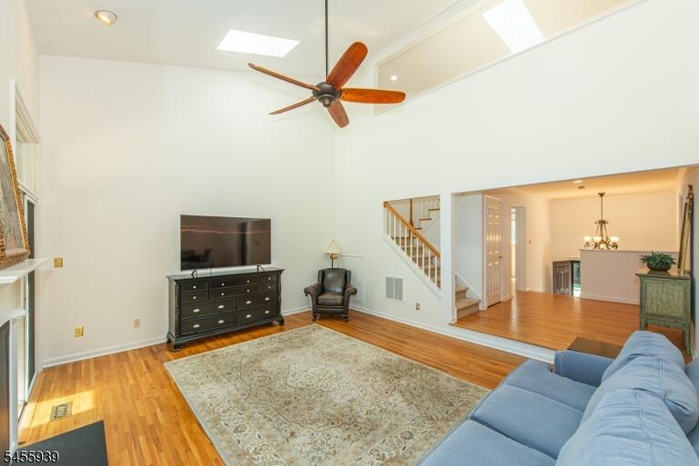 Property listing MLS 4048630 photo 12
