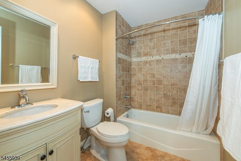 Property listing MLS 4048630 photo 24