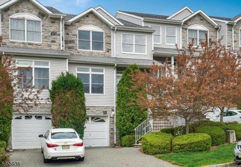 Property listing MLS 4048633 photo 1
