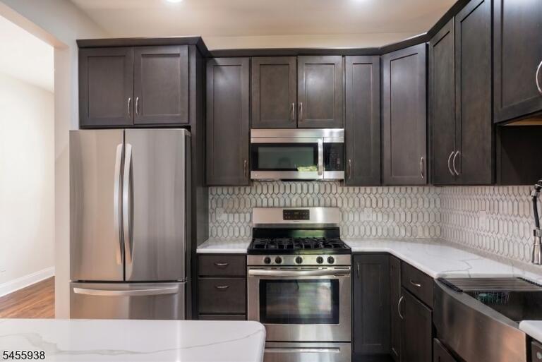 Property listing MLS 4048633 photo 6