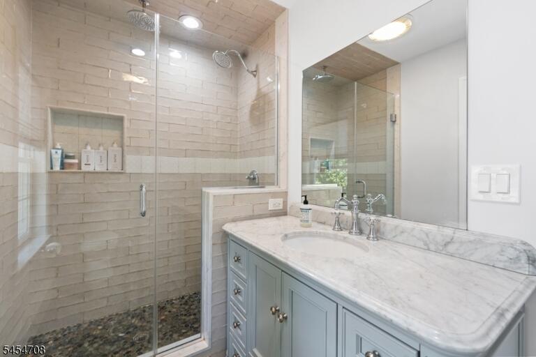 Property listing MLS 4048639 photo 21
