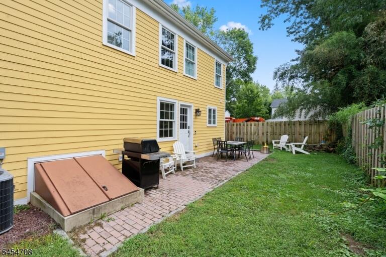 Property listing MLS 4048639 photo 24