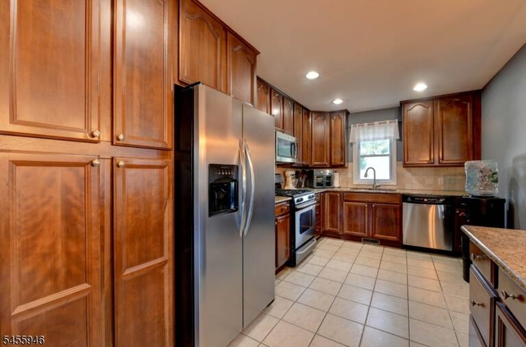 Property listing MLS 4048644 photo 12