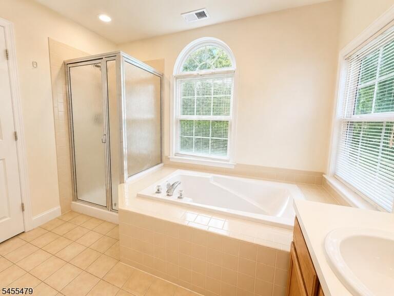 Property listing MLS 4048645 photo 9