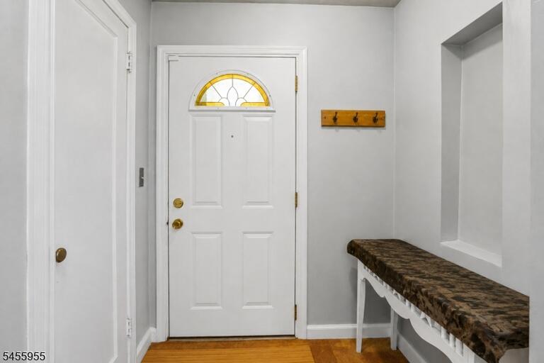 Property listing MLS 4048647 photo 3