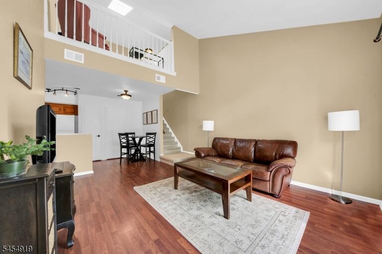 Property listing MLS 4048650 photo 2