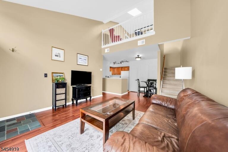 Property listing MLS 4048650 photo 3