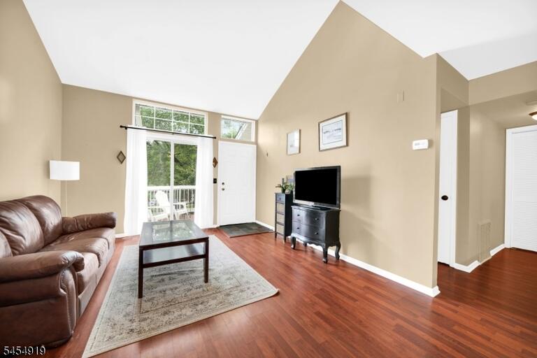 Property listing MLS 4048650 photo 4