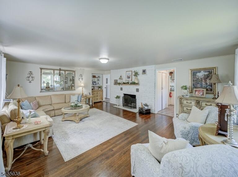 Property listing MLS 4048658 photo 3