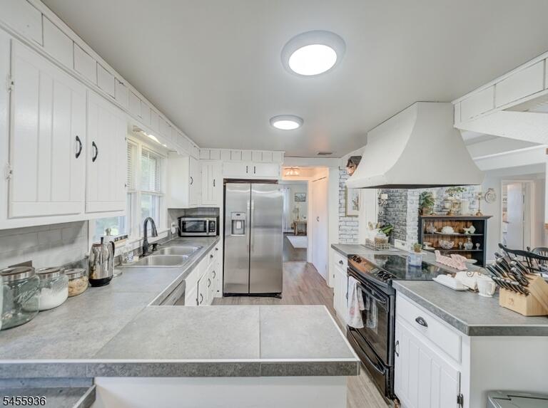 Property listing MLS 4048658 photo 9