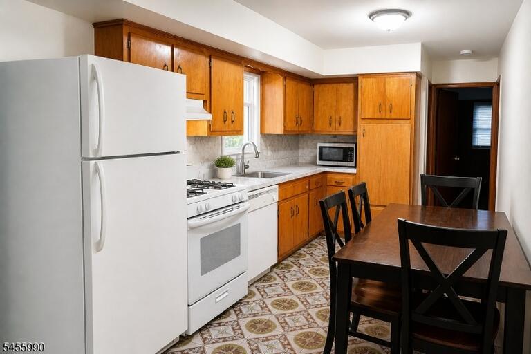 Property listing MLS 4048667 photo 3