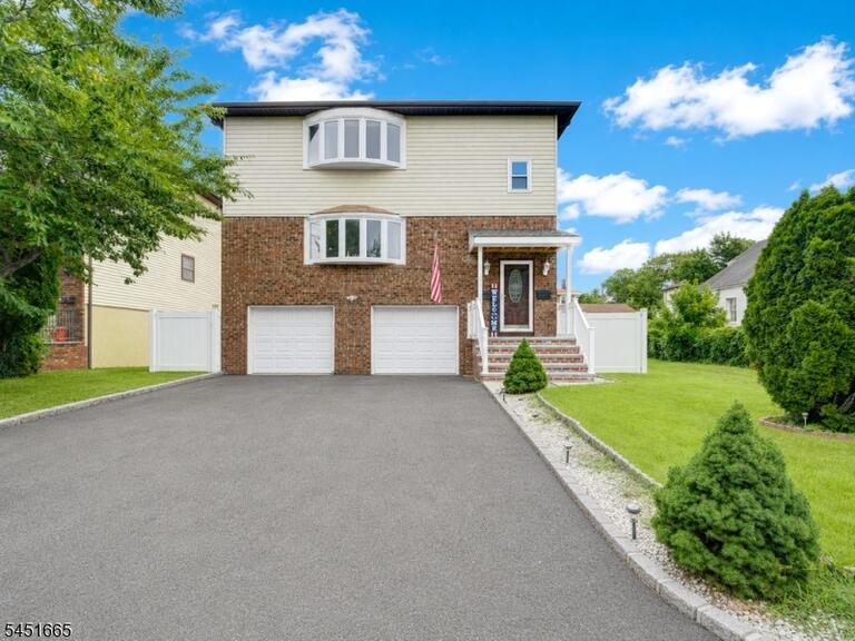 Property listing MLS 4048670 photo 1