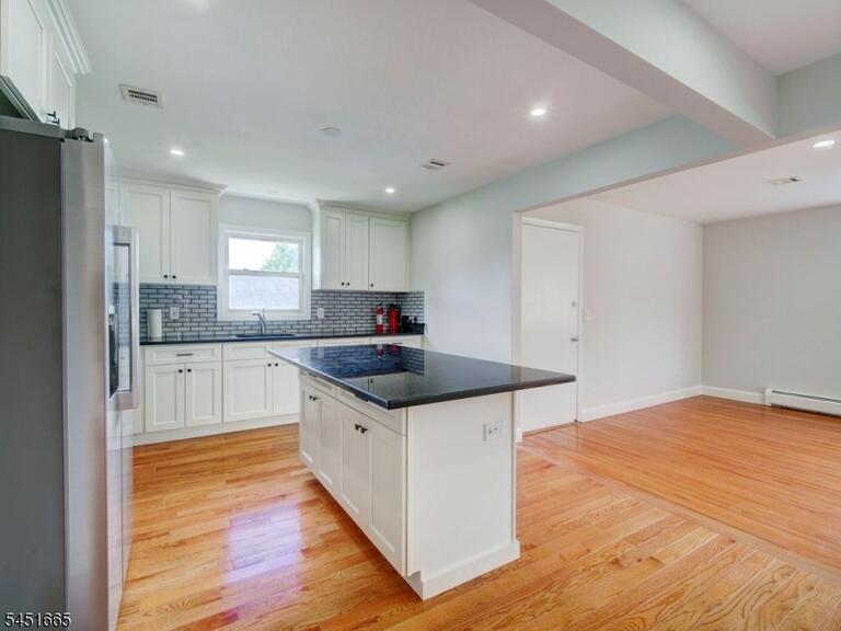 Property listing MLS 4048670 photo 3