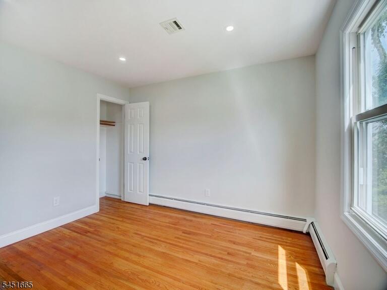 Property listing MLS 4048670 photo 9