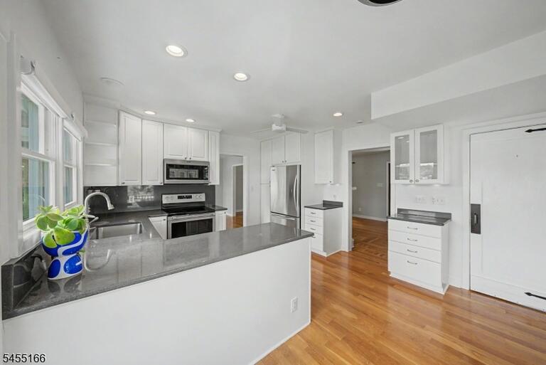 Property listing MLS 4048674 photo 27