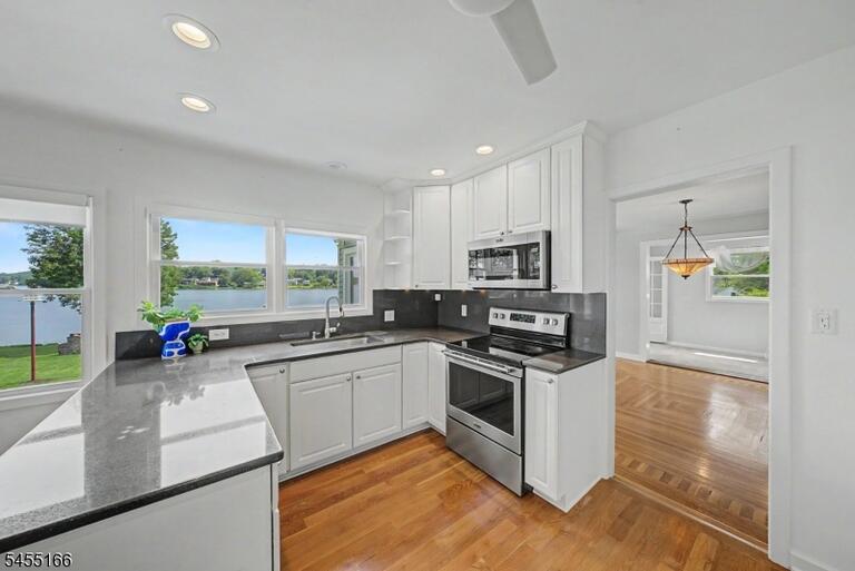 Property listing MLS 4048674 photo 9