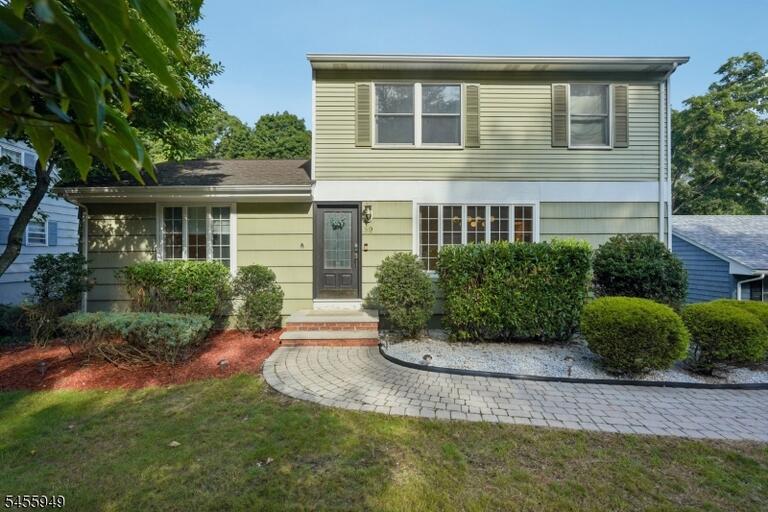 Property listing MLS 4048675 photo 1