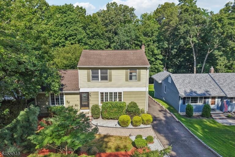 Property listing MLS 4048675 photo 2