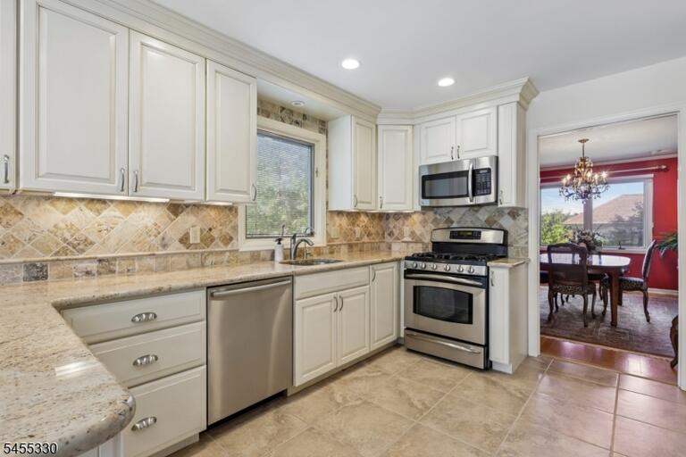 Property listing MLS 4048687 photo 15