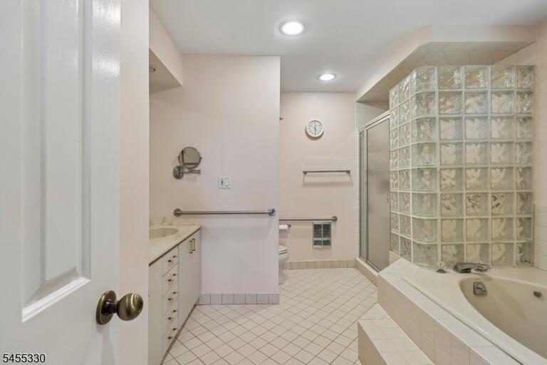 Property listing MLS 4048687 photo 25
