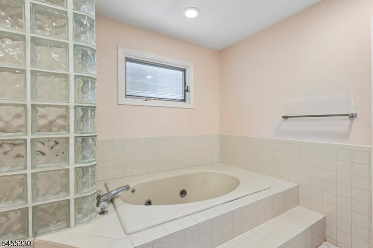 Property listing MLS 4048687 photo 27