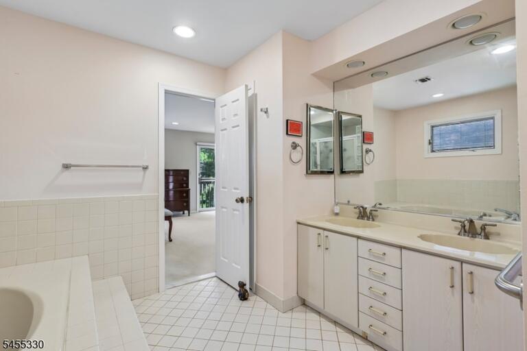 Property listing MLS 4048687 photo 28
