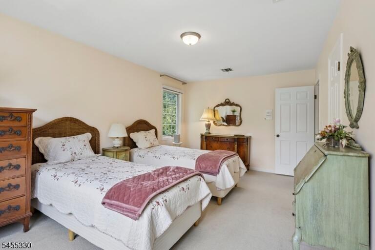 Property listing MLS 4048687 photo 32