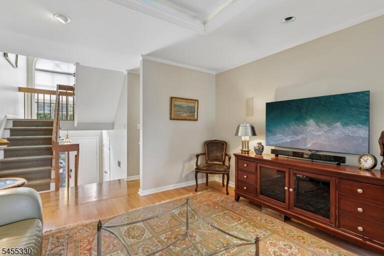 Property listing MLS 4048687 photo 9